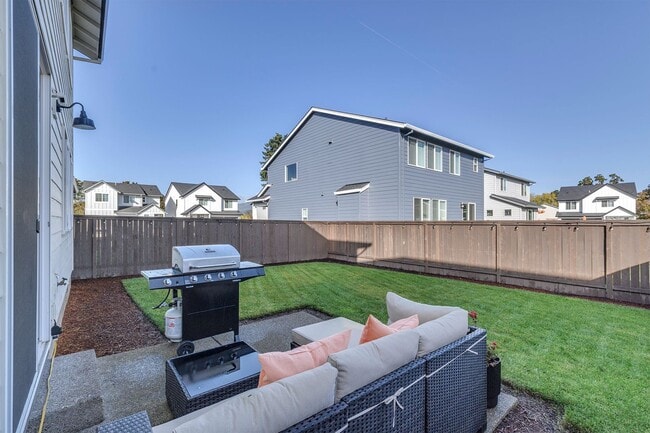 Building Photo - New 4 bedroom, 2.5 bath home in NW McMinnville