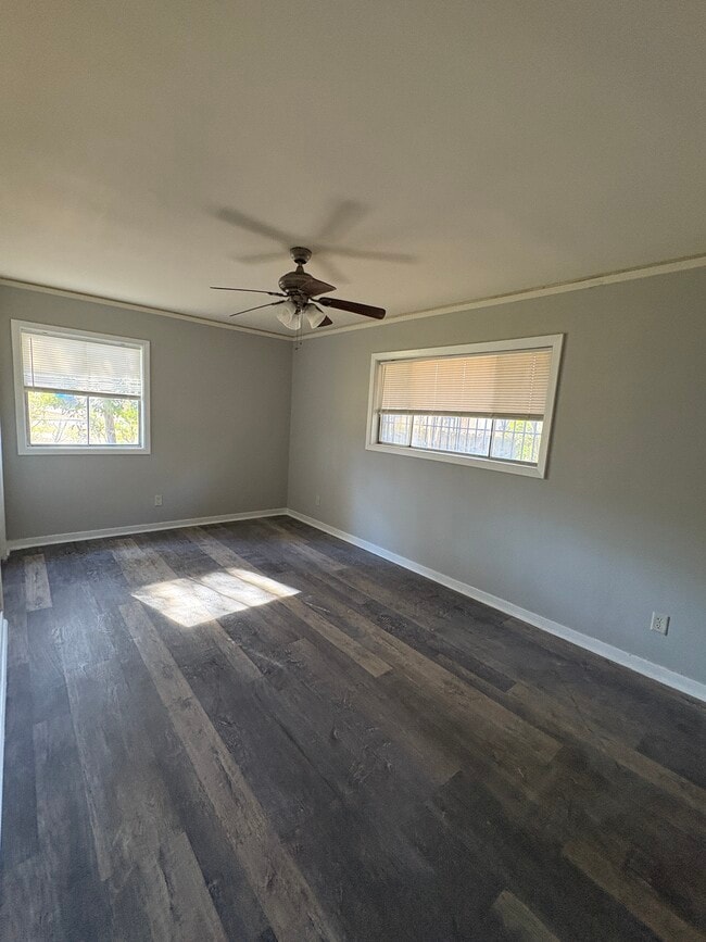 Building Photo - 3648 Thomas Ave