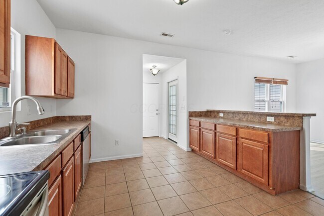 Building Photo - 4035 Redroyal Ave