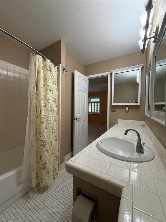Building Photo - 705 Bough Ave