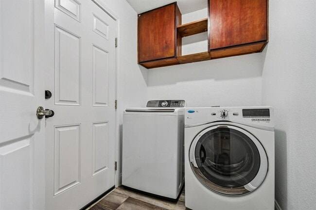 Building Photo - 16800 Bailey Jean Dr