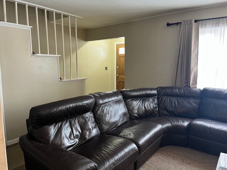 Building Photo - 59 Brookview Dr