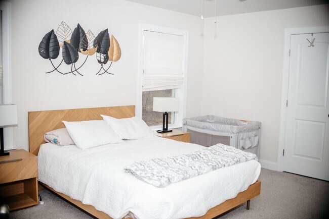 Building Photo - 220 Callie Dr