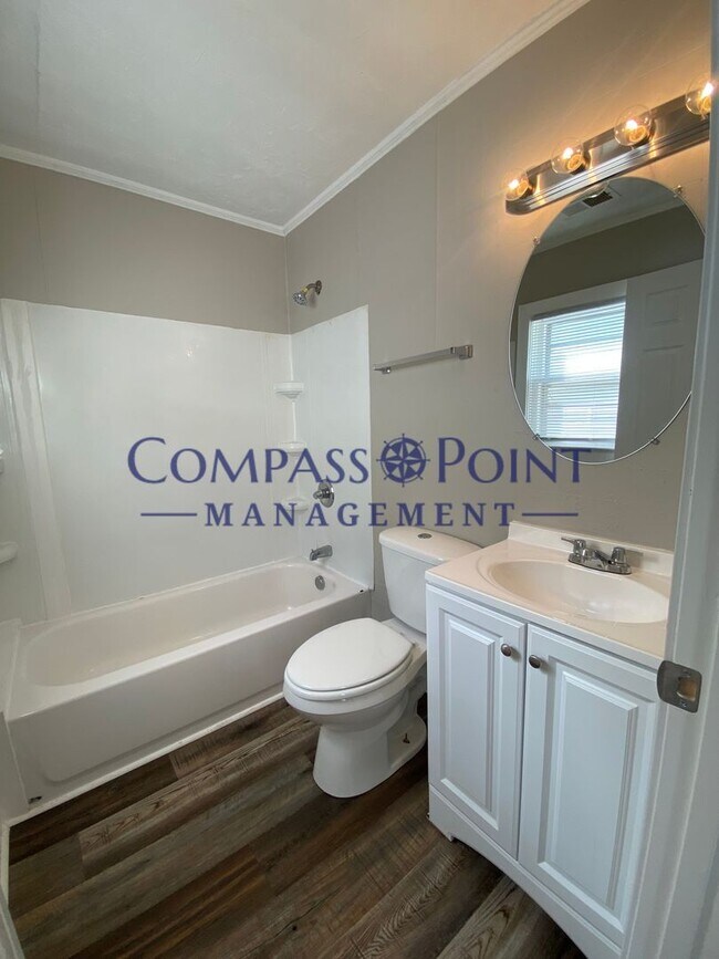 Building Photo - Spacious 1 bedroom and 1 bath house! FIRST MONTH RENT FREE!!!