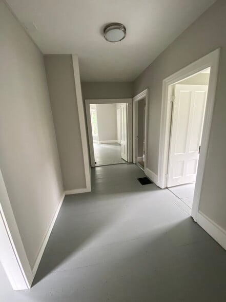 Building Photo - 3 Cross St