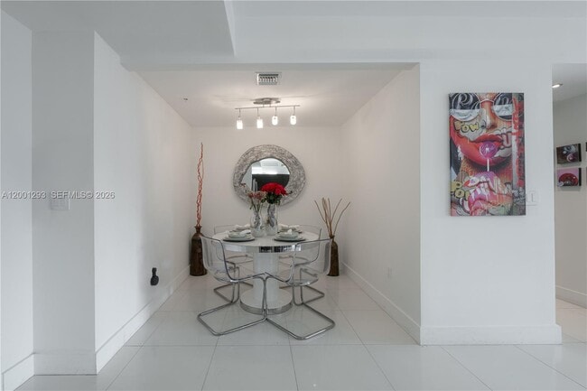 Building Photo - 90 SW 3rd St