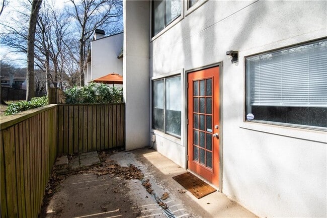 Building Photo - 19 Finch Trail NE