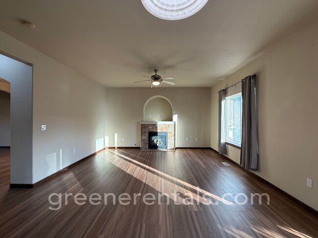 Building Photo - 4BR 2.5BA Home on Tumwater Hill