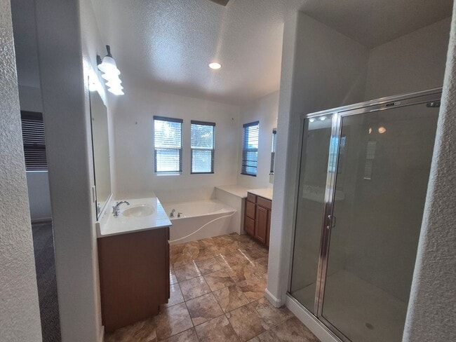 Building Photo - Spacious Four Bedroom, Three Bath Home in ...