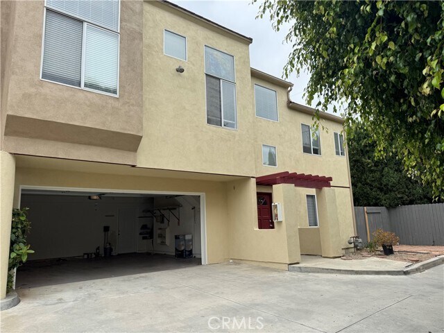 Building Photo - 2554 Orange Ave