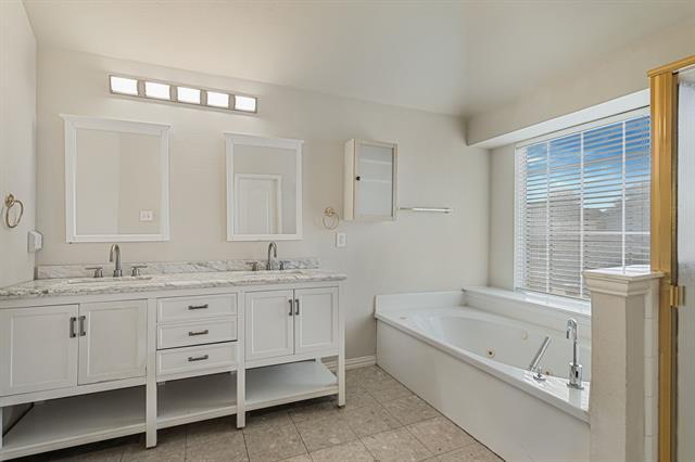 Building Photo - 7905 Pirates Cove Dr