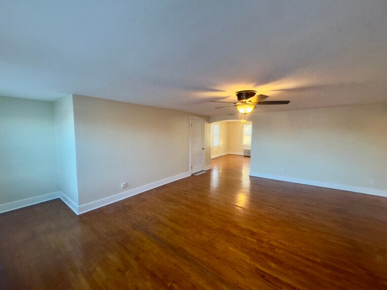 Building Photo - 622 Milwaukee St