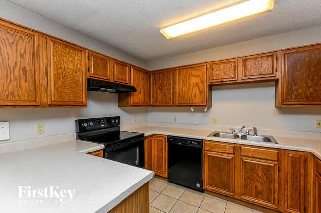 Building Photo - 10913 Ives St