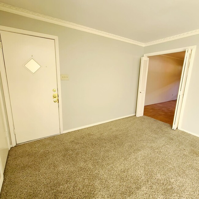 Building Photo - Spacious 2-Bedroom, 2-Bath Condo near SMU ...