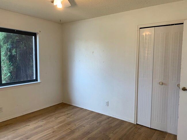 Building Photo - 12204 Baja Dr NE