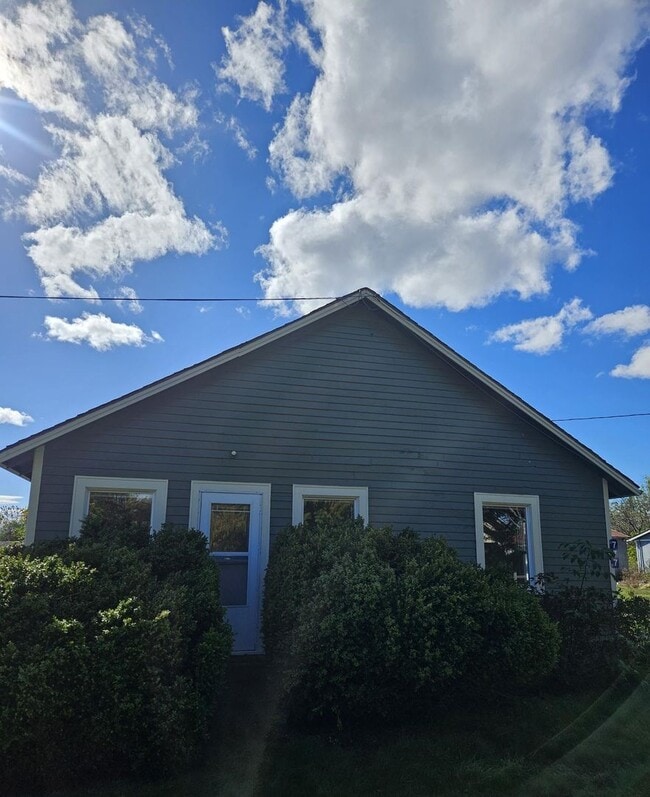 Building Photo - $600 Move In Credit! Charming Country Home in Silver Creek