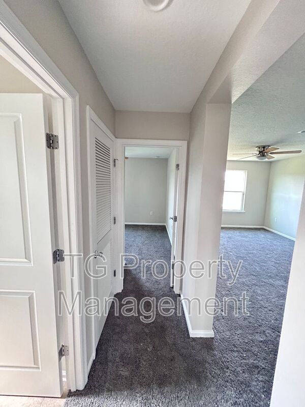 Building Photo - 102 Bluejack Ln