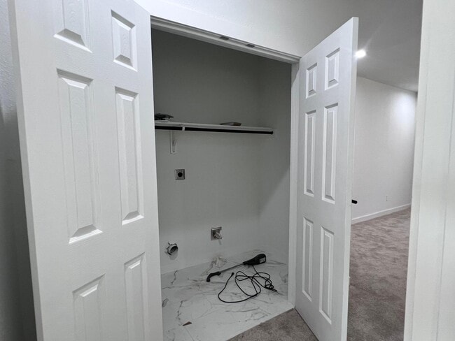 Building Photo - 9210 Martell St