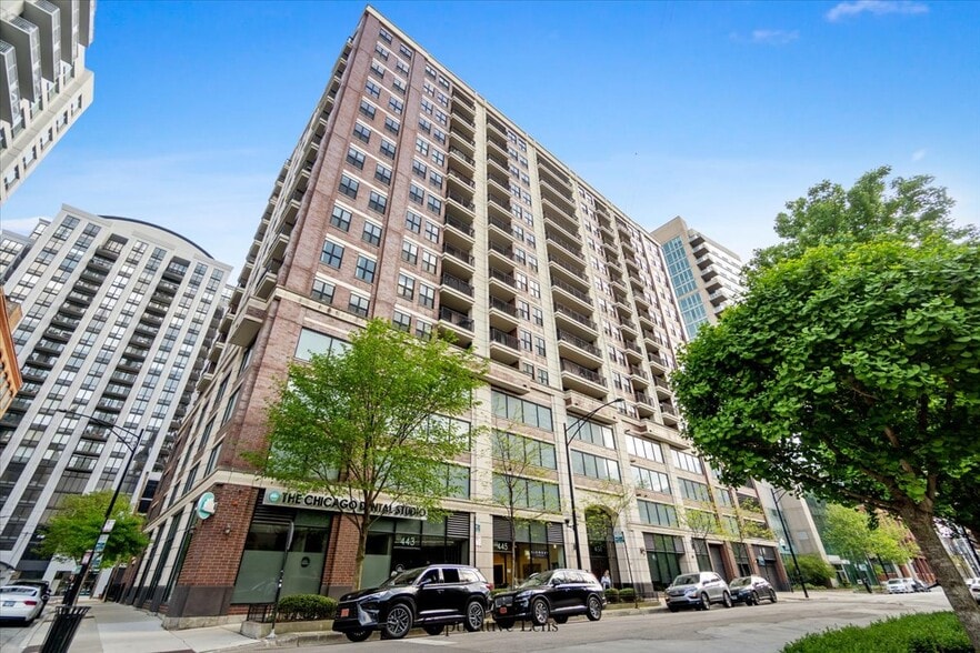 Building Photo - 451 W Huron St