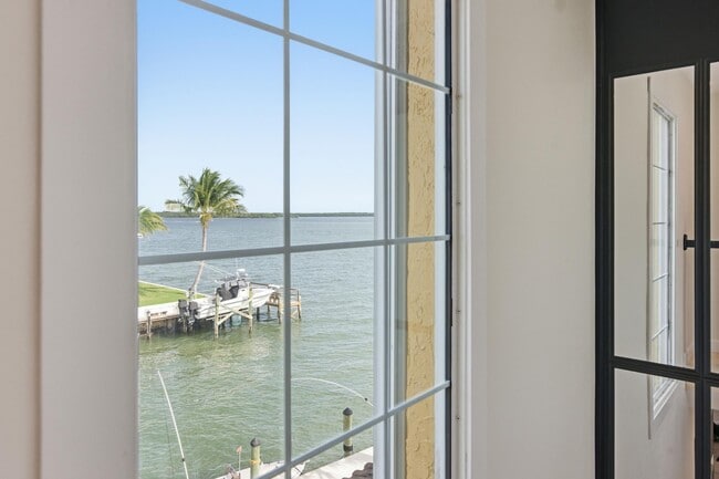 Building Photo - 1155 Lake Shore Dr