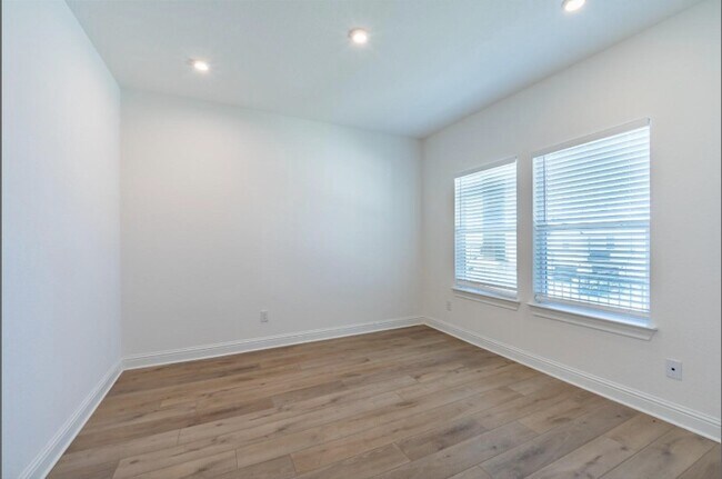 Building Photo - 1040 Villa Rialto View
