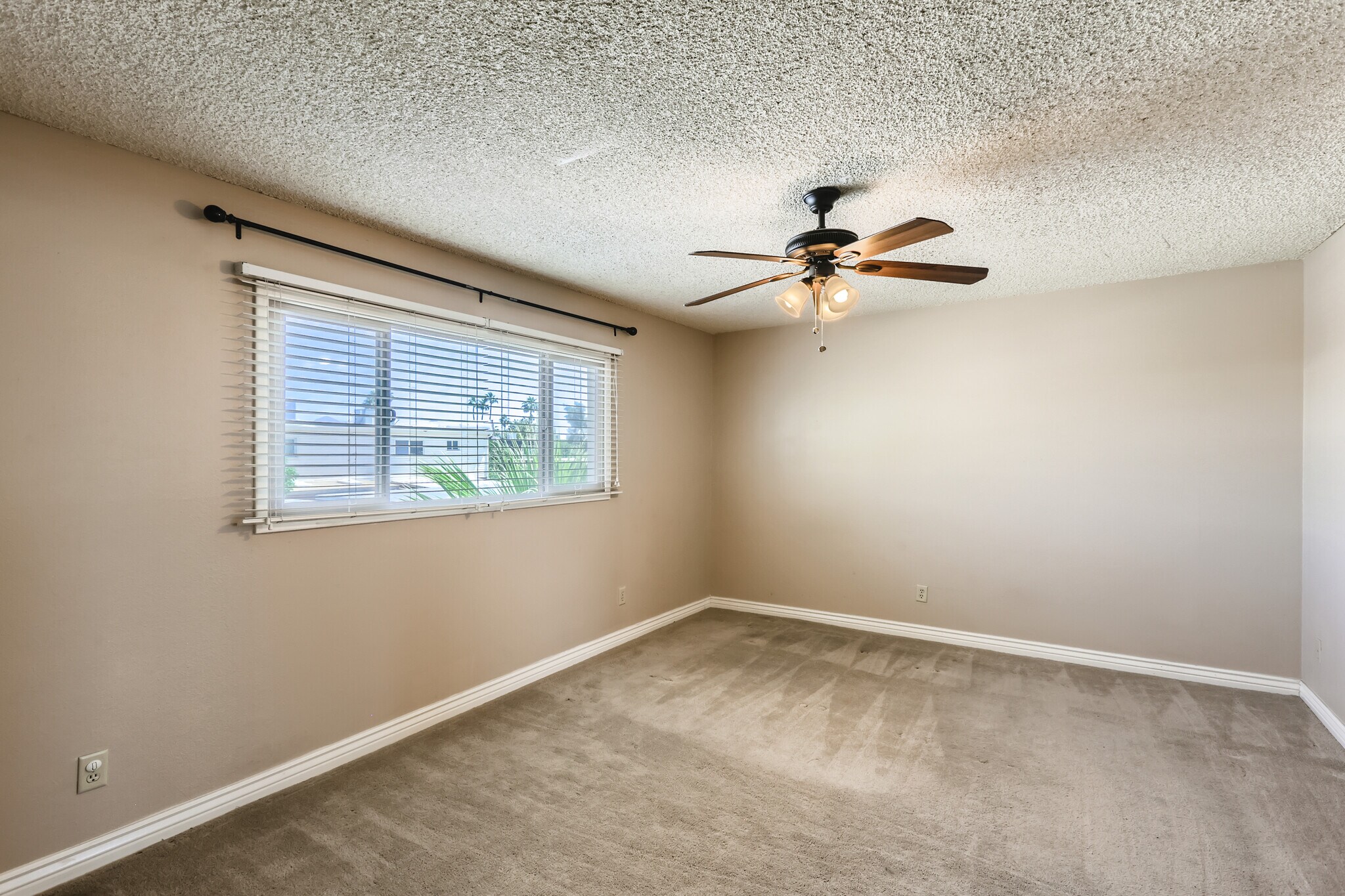 Building Photo - 8476 E Chaparral Rd