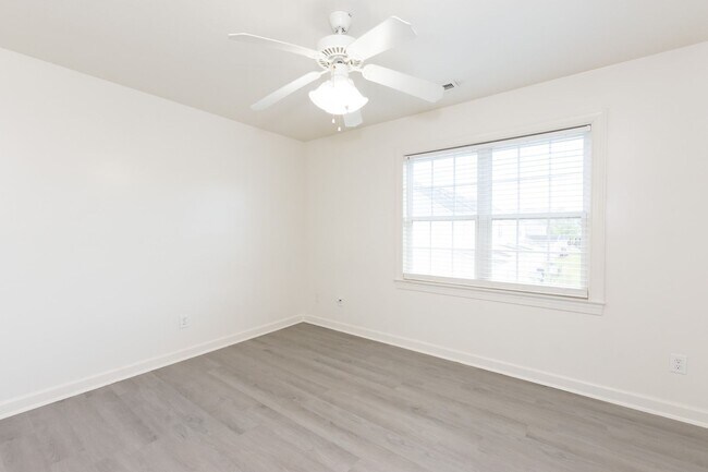 Building Photo - 304 Bridgewood Dr