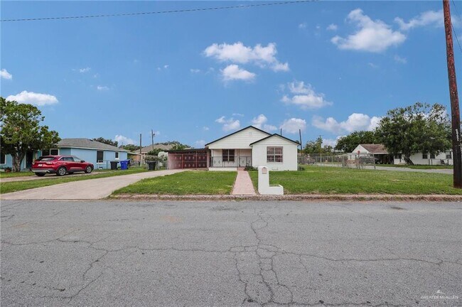 Building Photo - 913 N 3rd St