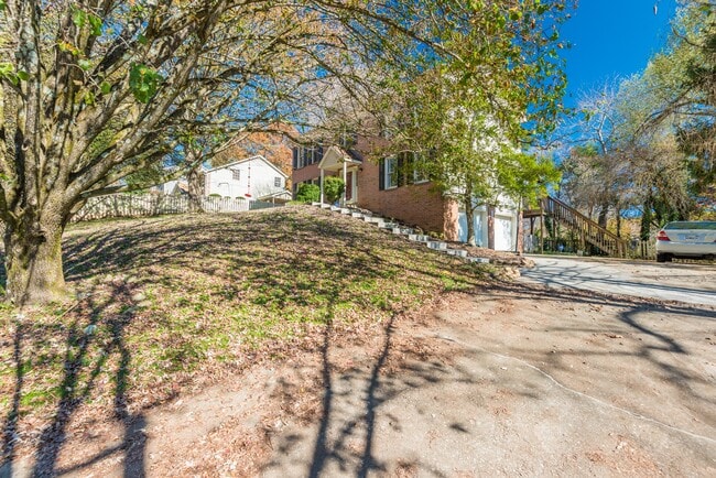 Building Photo - 420 Shelbyville Rd