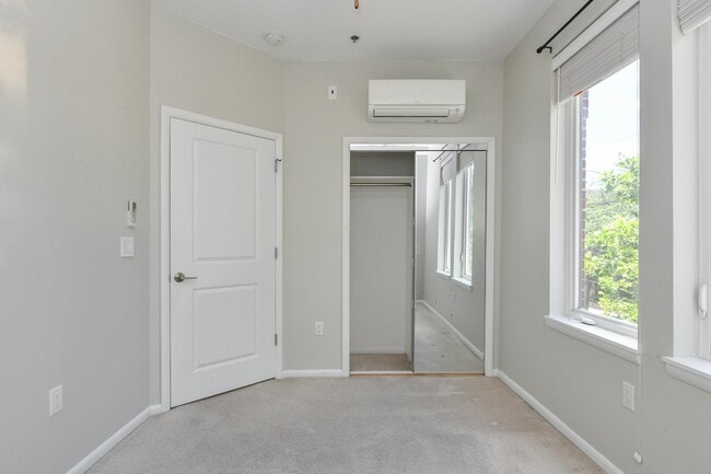 Building Photo - 58 Giles Ave