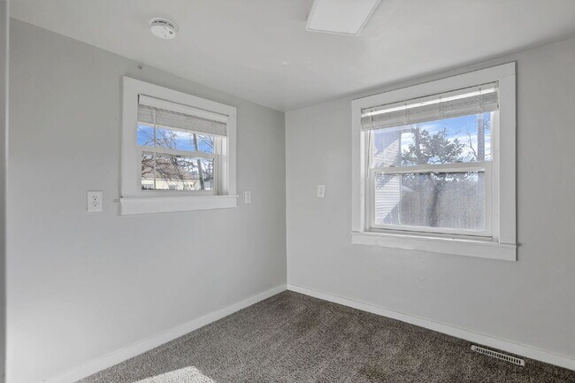 Building Photo - Elegant College Avenue Residence in a Prime Columbus Location