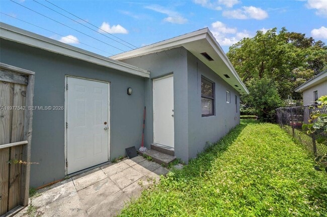 Building Photo - 1344 NW 7th Terrace