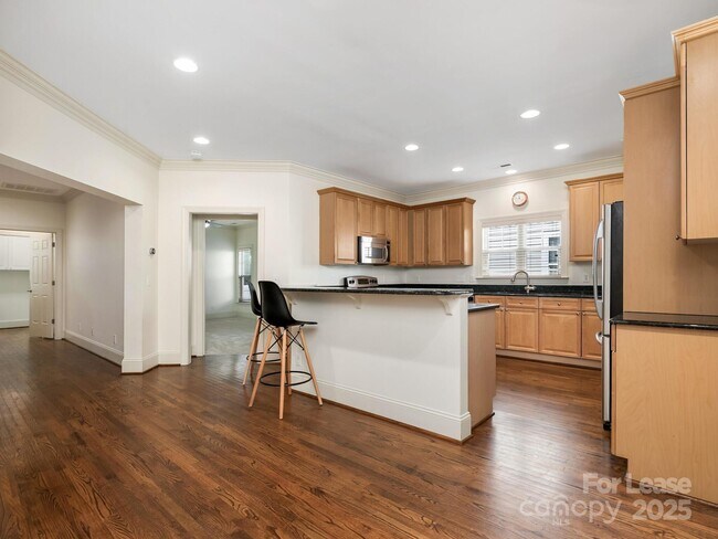 Building Photo - 2416 Chesterfield Ave