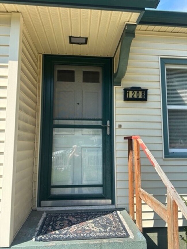 Building Photo - Spokane Bungalow