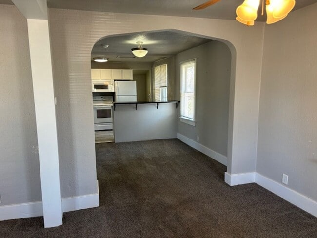 Building Photo - 839 N Jefferson St