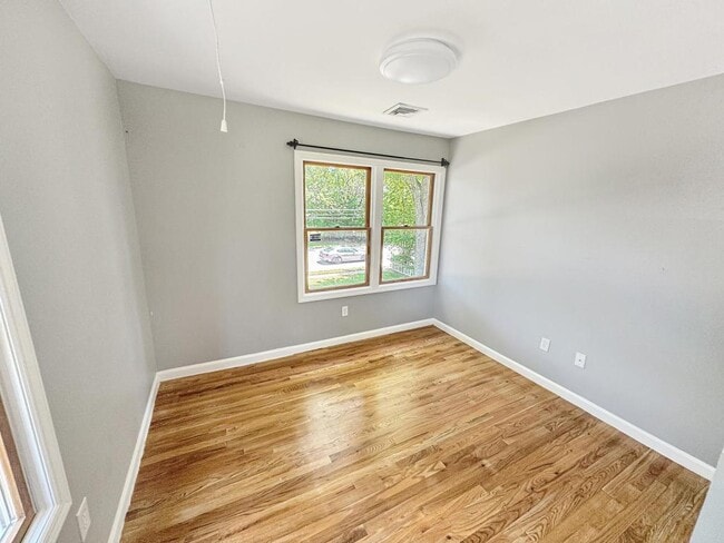 Building Photo - 499 Paramus Rd