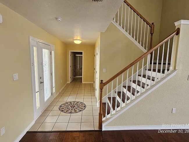 Building Photo - 337 Tequesta Dr