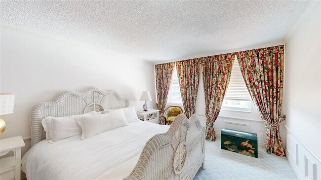 Building Photo - 1149 Hillsboro Mile