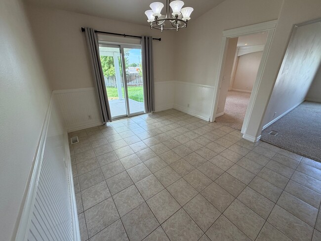 Building Photo - 435 NE Greystone Loop