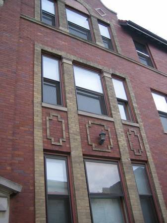 Building Photo - 719 Oakdale W Ave