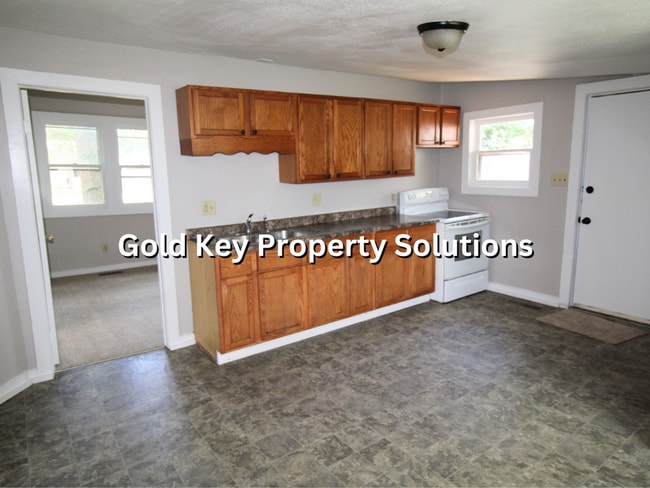 Building Photo - Nicely remodeled 2 BR 1 BA with Garage and...