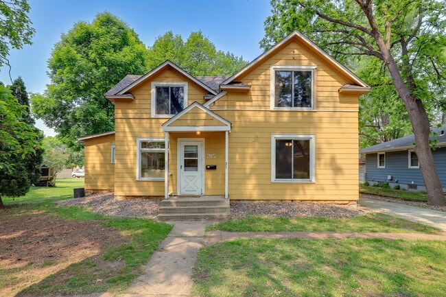 Primary Photo - 215 N 3rd St