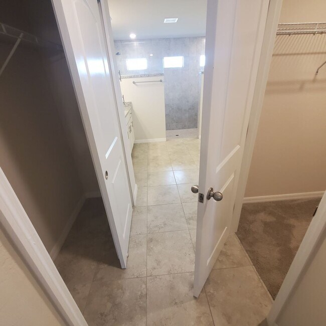 Building Photo - Charming 4-Bedroom 2 Bath Retreat with Mod...