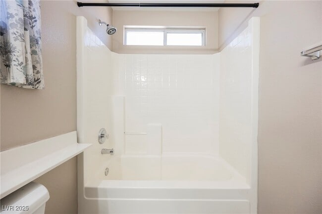 Building Photo - 138 Cam Capri