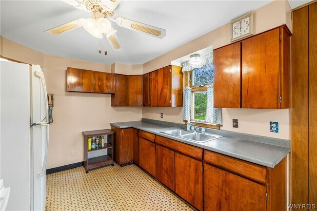 Building Photo - 6 Nokomis Pkwy