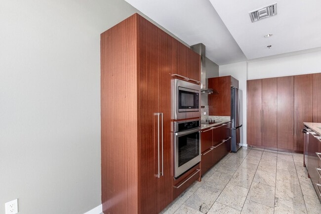 Building Photo - 4471 Dean Martin Dr