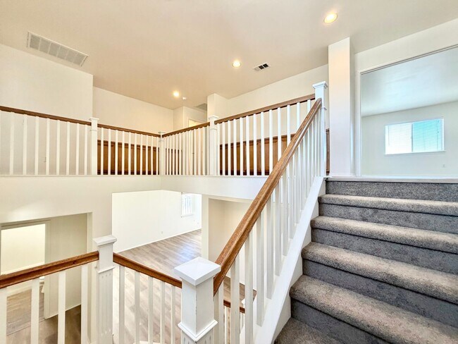 Building Photo - Spacious 3 Bedroom Home with Loft, Large Backyard & 2 Car Garage
