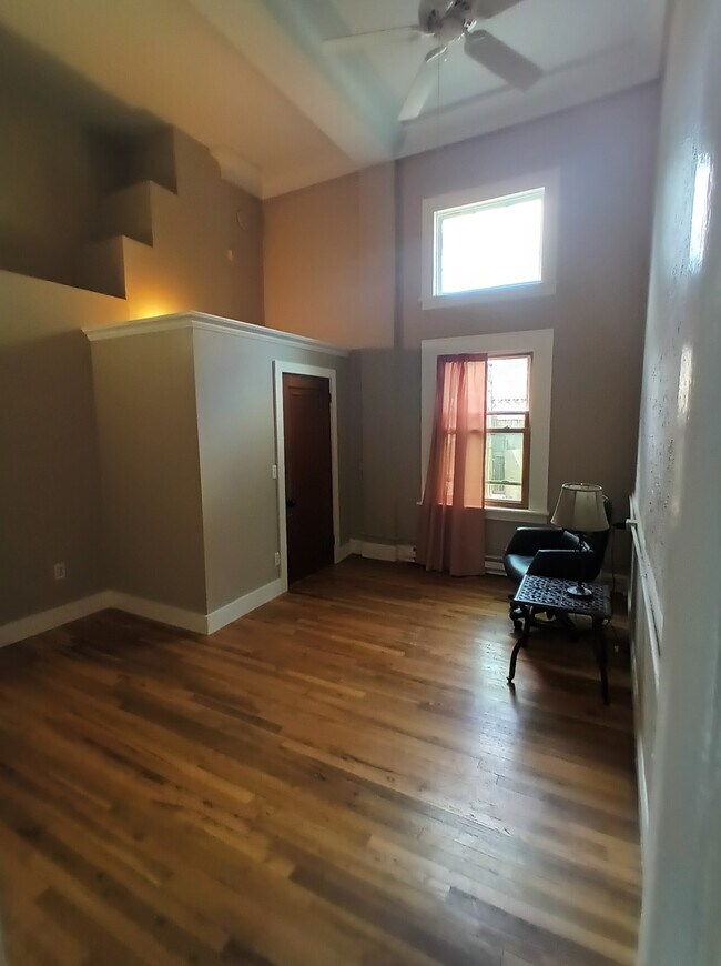 Building Photo - 2009 2nd St NE