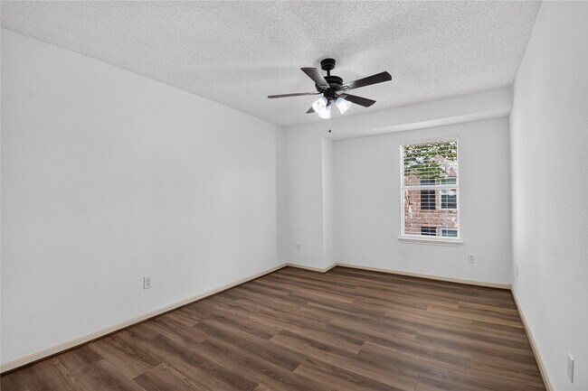 Building Photo - 1334 Country Pl Dr
