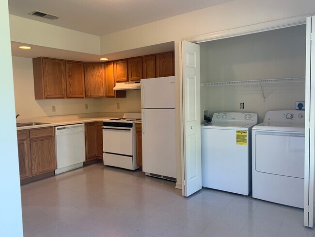 Building Photo - 319 E College Ave